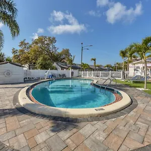 Located By The Beach 1 Bedroom With Parking And Pool Apartment
