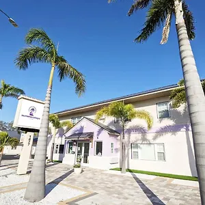 Beach Side Studio With Pool And Parking Apartment